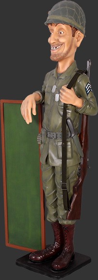 Lustiger dünner US Soldat mit Menütafel