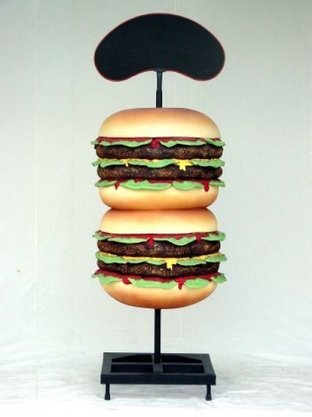 Hamburger groß mit Angebotstafel