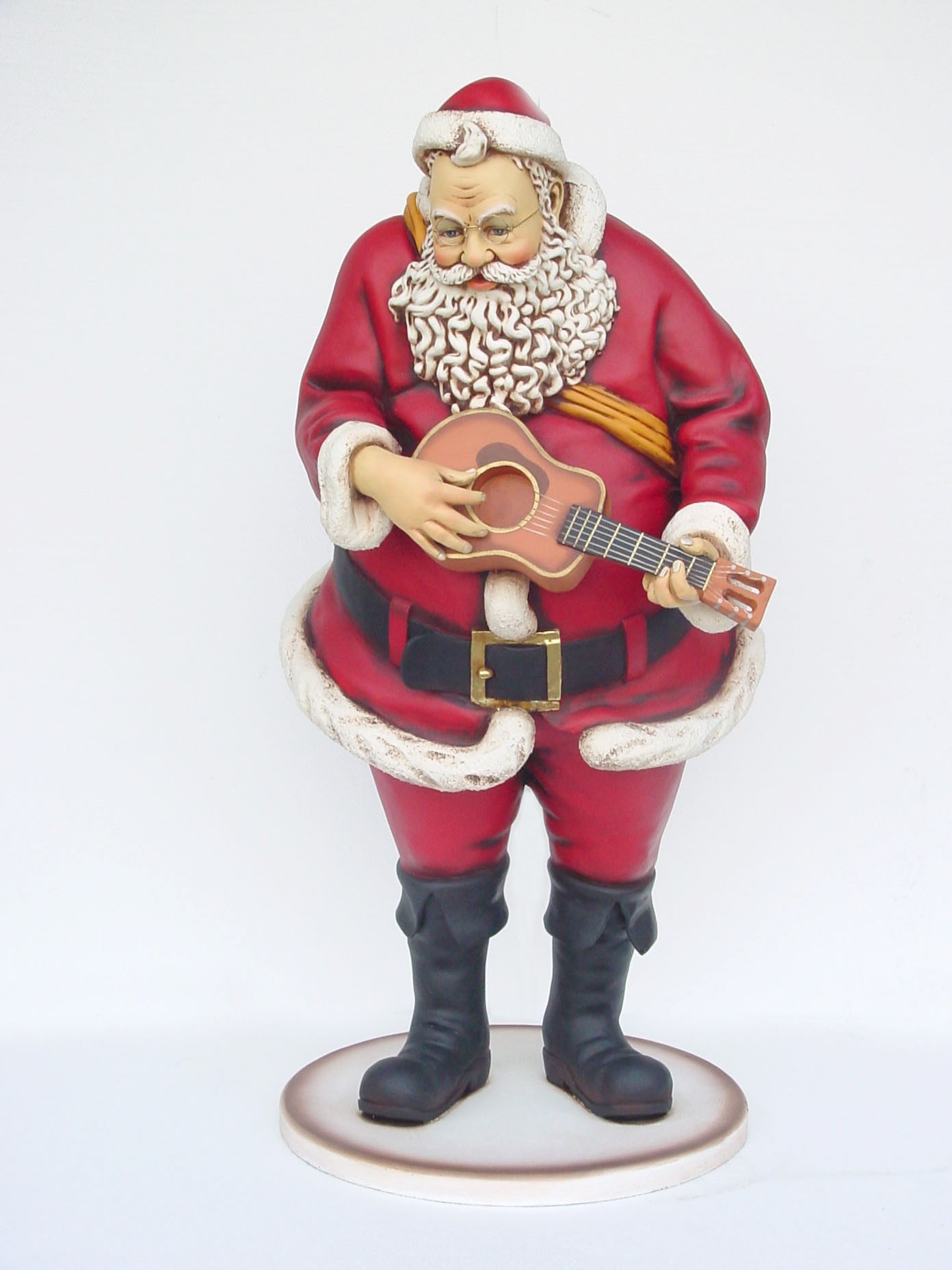Weihnachtsmann spielt auf Gitarre