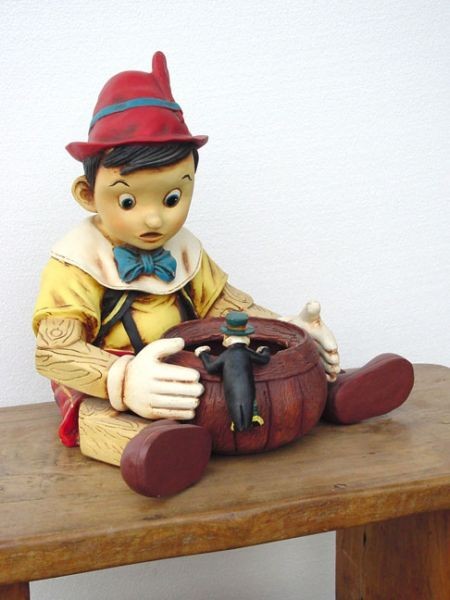 Pinocchio mit Süßigkeitentopf