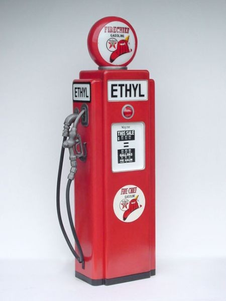 Ethyl Tankstelle als Schrank