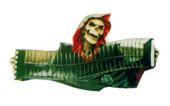 Totenkopf mit CD-Regal als Ziehharmonika