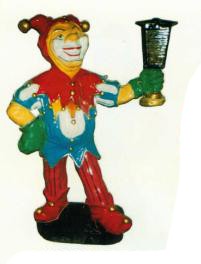 Clown verkleidet als Joker mit Laterne klein