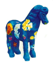 kleines blaues Pony mit Blumenbemalung
