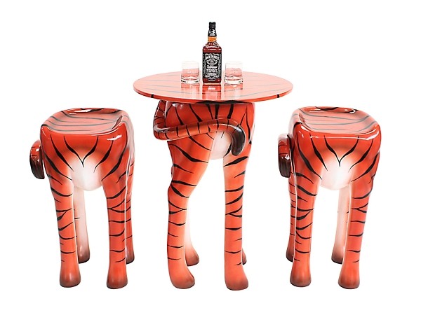 Tisch mit 2 Hockern Tiger
