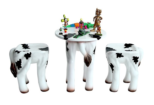 Tisch mit 2 Hockern Kuh für Kinder