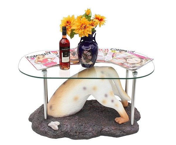 Hund buddelnd Tisch mit Glasplatte
