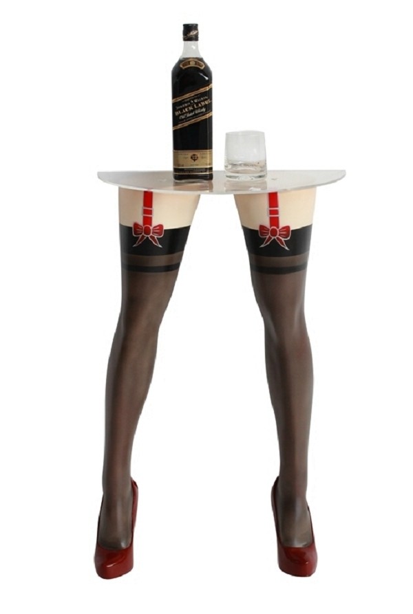 Sexy Frauenbeine mit schwarzen Strümpfen für Wandtisch