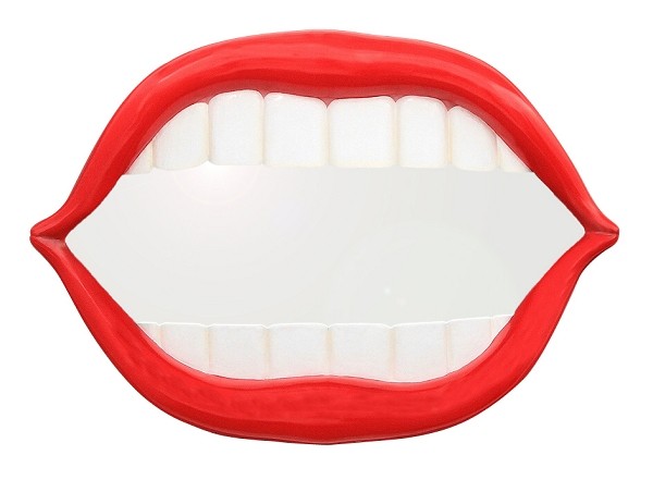 Spiegel rote Lippen und weiße Zähne