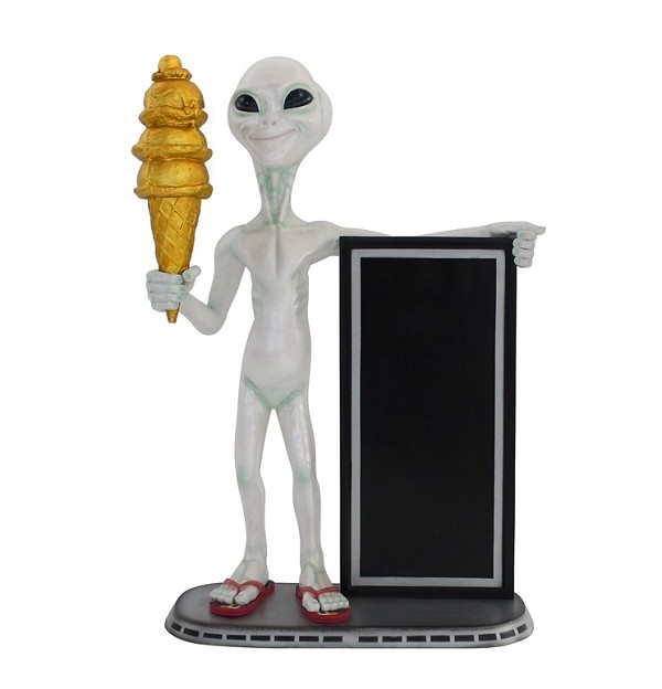 Alien mit Angebotstafel und goldenem Eis