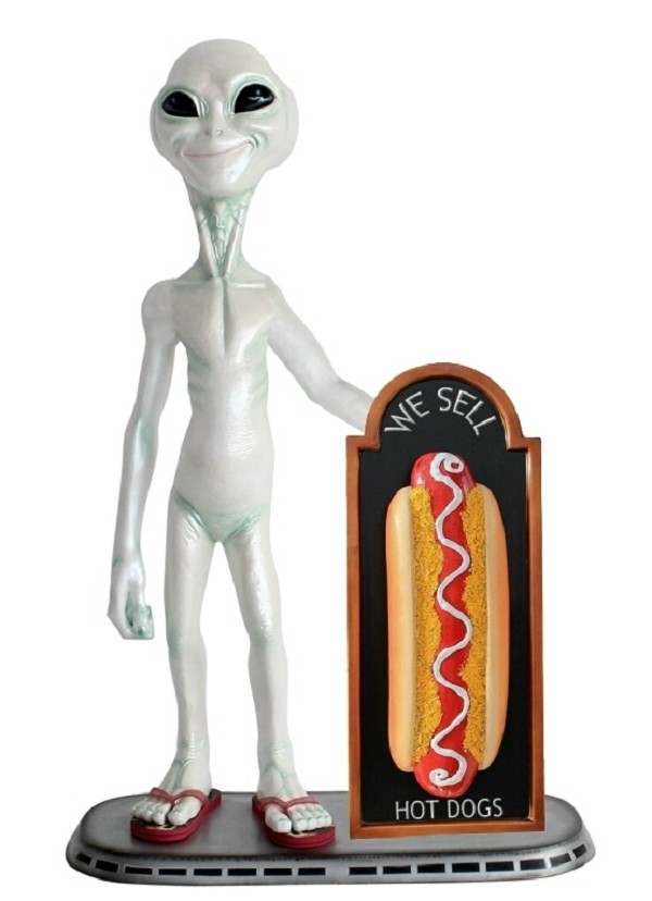 Alien mit Hotdog auf Angebotstafel