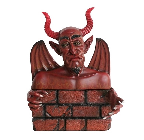 Teufel hinter Mauer