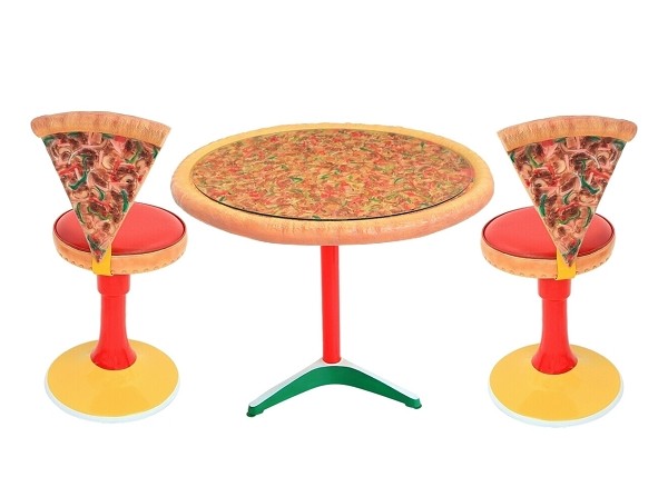 Pizzatisch auf großem Ständer mit Glasplatte und Pizzastühle