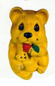 sitzender Teddy mit Apfel und Kind