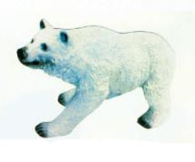 kleiner laufender Eisbär