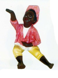 farbiger Junge klein mit roter Kleidung