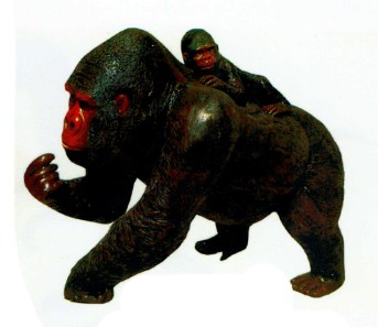 laufender Gorilla mit Kind dunkelbraun