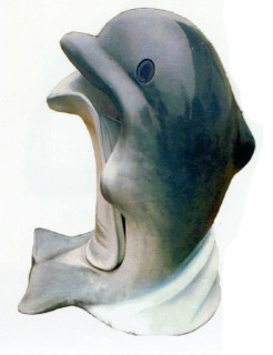 Delfin grau als Mülleimer