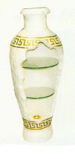Vase als Regal mit Glasböden und goldener Verzierung