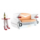 Sofa Cadillac Weiß mit braunem Polster und Zeitschriften und Get