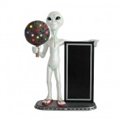 Alien mit Keks dunkel und Angebotstafel