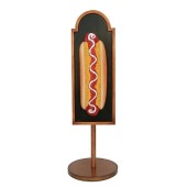 Hotdog auf Angebotstafel auf Ständer