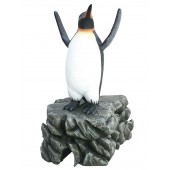 Pinguin mit gehobenen Flossen