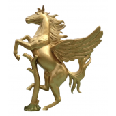 Aufsteigender goldener Pegasus an Baumstamm