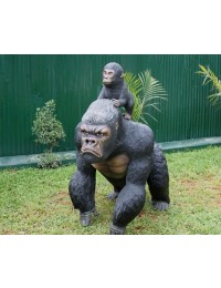 Schwarzer Gorilla mit Baby