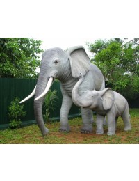 Elefant mit jungem Elefant