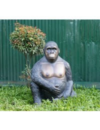 Gorilla sitzend