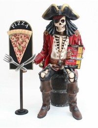 Piratenskelett auf Weinfass mit Pizzaschild