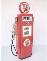 Ethyl Tankstelle als Schrank medium
