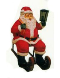 Weihnachtsmann klein auf Schlitten mit Laterne