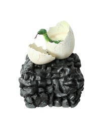 Anakonda Schlange im Ei auf Stein
