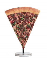 Pizzastück auf kleinem Ständer