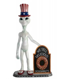 Alien amerika mit Donut auf Angebotstafel