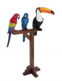 Tukan und 2 Papageien auf Holzständer