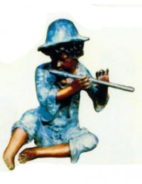 junges Kind spielt Flöte blau