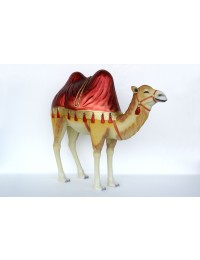 orientalisches Kamel mit rotem Tuch