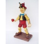 Pinocchio mit Apfel