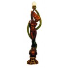 Frauenfigur tanzend auf Kugel mit Lampe