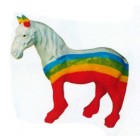 kleines Pferd mit Regenbogen Bemalung