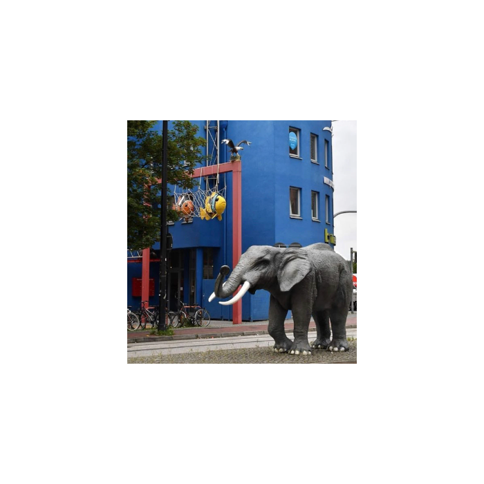 lebensgroßer Elefant mit Rüssel oben lebensgroß Deko- & Werbefigur