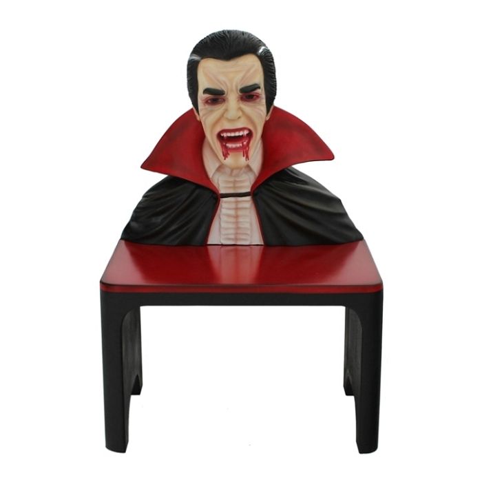 Dracula Sitz lebensgroß Sitzmöglichkeit