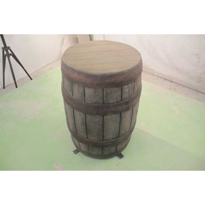 Altes Holzfass klein lebensgroß