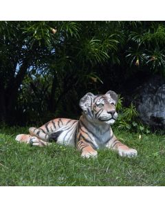 Tigerbaby liegend lebensgroß