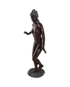 Frauenstatue lebensgroß