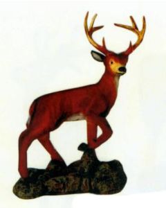 Hirsch auf Felsen verkleinert