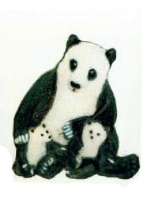 Pandabär sitzend mit zwei Kindern verkleinert